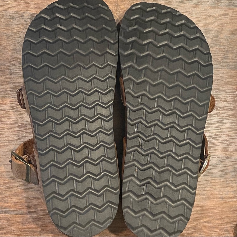 WHITE MOUNTAIN (GRACIE) FOOTBED SANDAL - SIZE 8